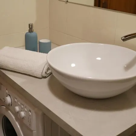 - With Private Garden And Garage בית נופש