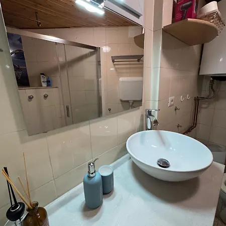 - With Private Garden And Garage * בלאנו