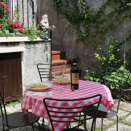 - With Private Garden And Garage 別荘