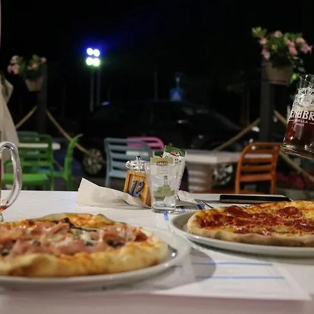 - With Private Garden And Garage בית נופש *