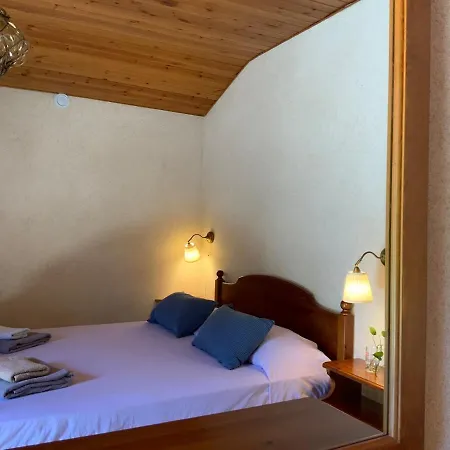 - With Private Garden And Garage בית נופש