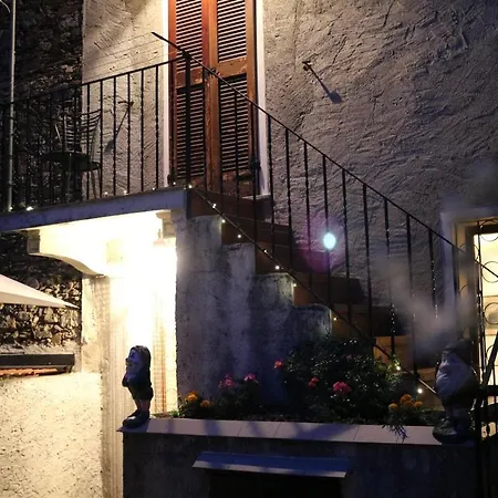 - With Private Garden And Garage Nyaraló Bellano