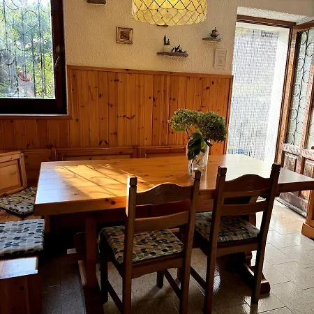 - With Private Garden And Garage Nyaraló